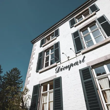 Dom wakacyjny Spacious Apartment In A 16Th-Century Castle Aywaille